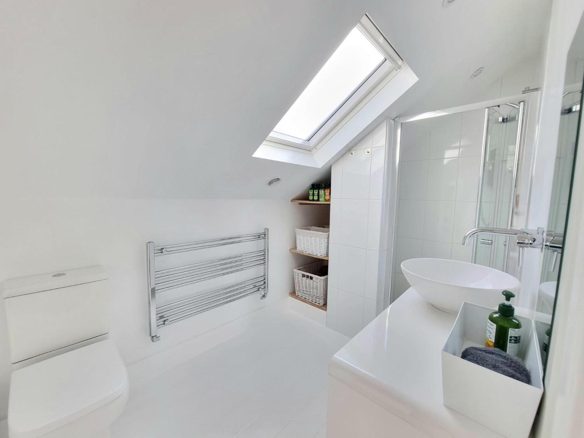 West Hill Retreat Seaview Balcony Chic Loft Studio & Free Parking هاستَنغ المظهر الخارجي الصورة