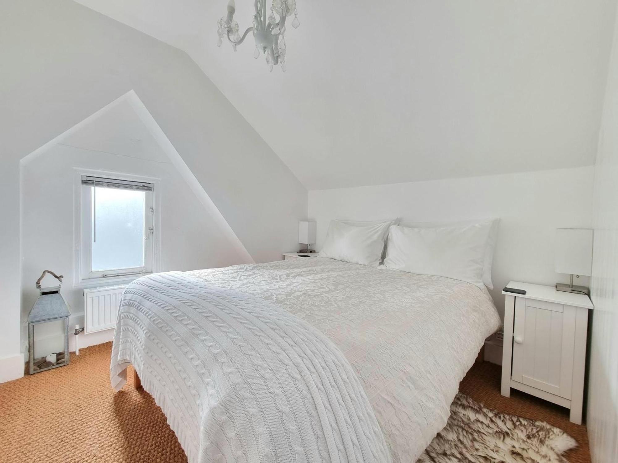 West Hill Retreat Seaview Balcony Chic Loft Studio & Free Parking هاستَنغ المظهر الخارجي الصورة