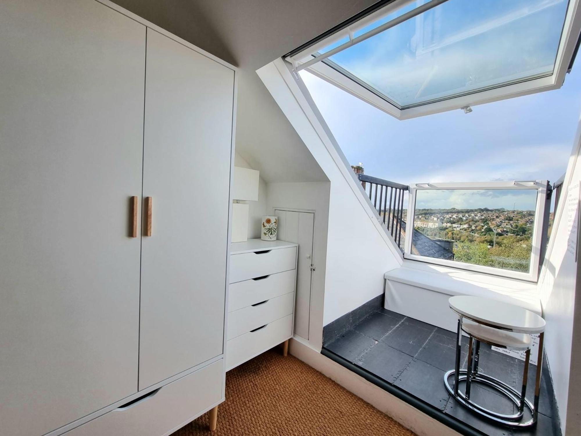 West Hill Retreat Seaview Balcony Chic Loft Studio & Free Parking هاستَنغ المظهر الخارجي الصورة