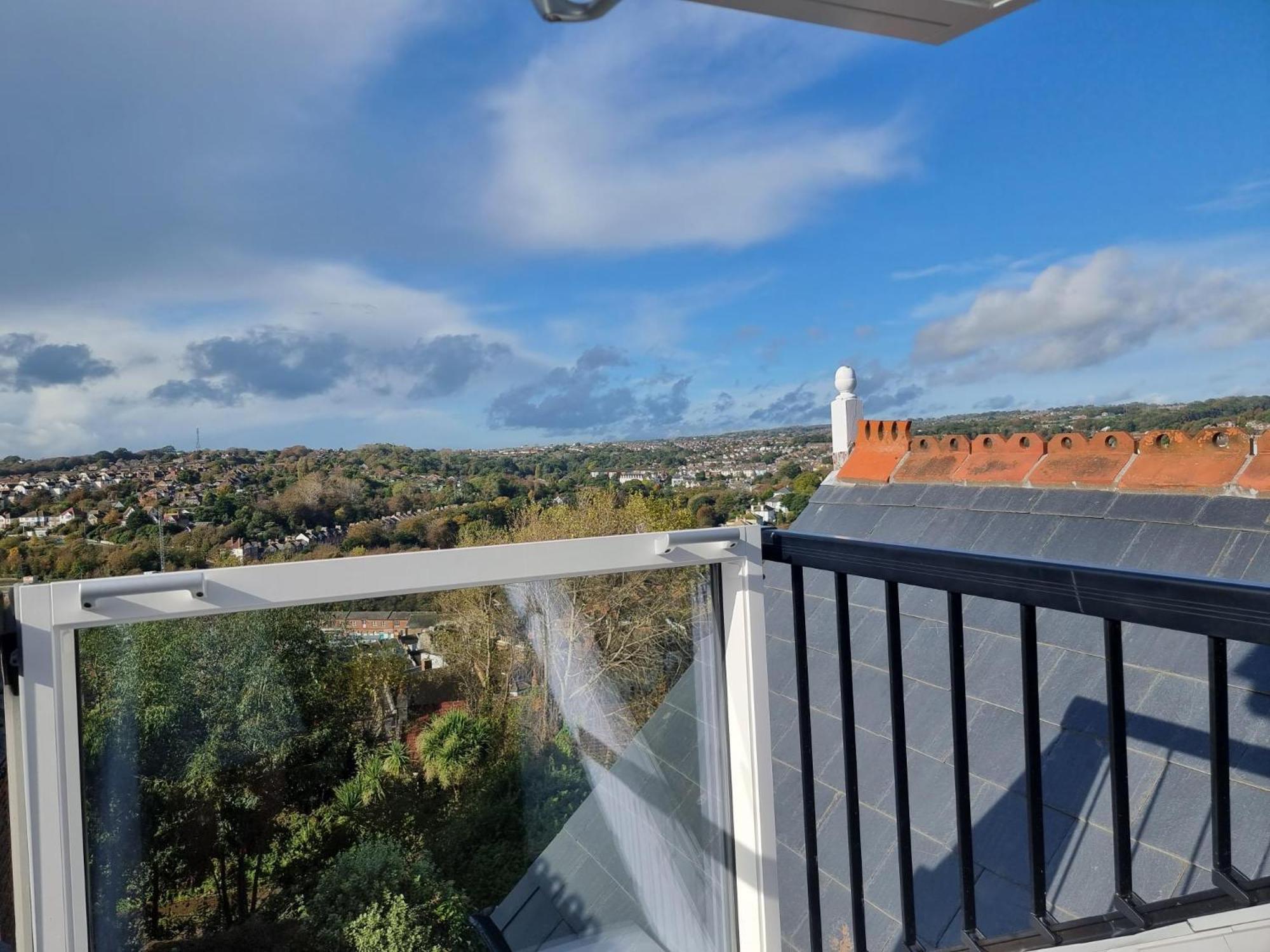 West Hill Retreat Seaview Balcony Chic Loft Studio & Free Parking هاستَنغ المظهر الخارجي الصورة